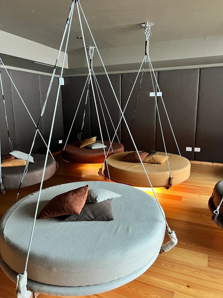 Salle de repos avec matelas aériens à Chamonix