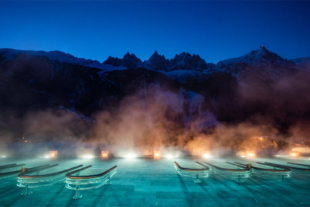 Bassin extérieur de Chamonix la nuit